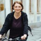 Viktoria Spielmann auf dem Fahrrad
