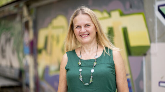 Portraitfoto von Ingrid Jelem