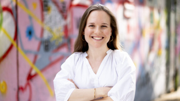 Portraitfoto von Johanna Riedl